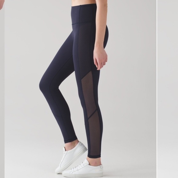 Lululemon Body Con Tight Size 6 in Midnight Navy - Picture 1 of 8